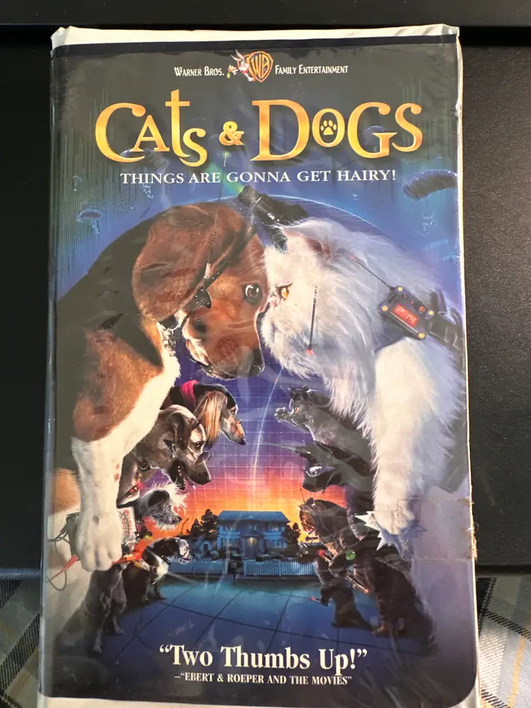 Vintage Cats & Dogs VHS Tape (2001) - Warner Bros. Family Adventure Movie