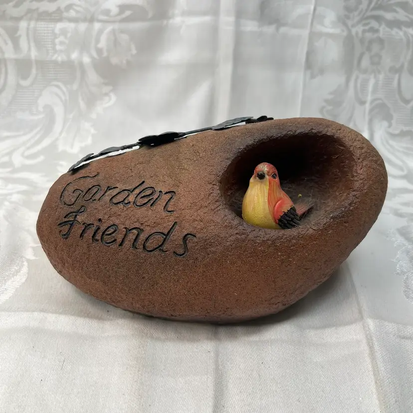 Vintage Composite Resin Garden Rick With Bird "Garden Friends" Metal Leaves 8.5" X 4.5" X 3.5"