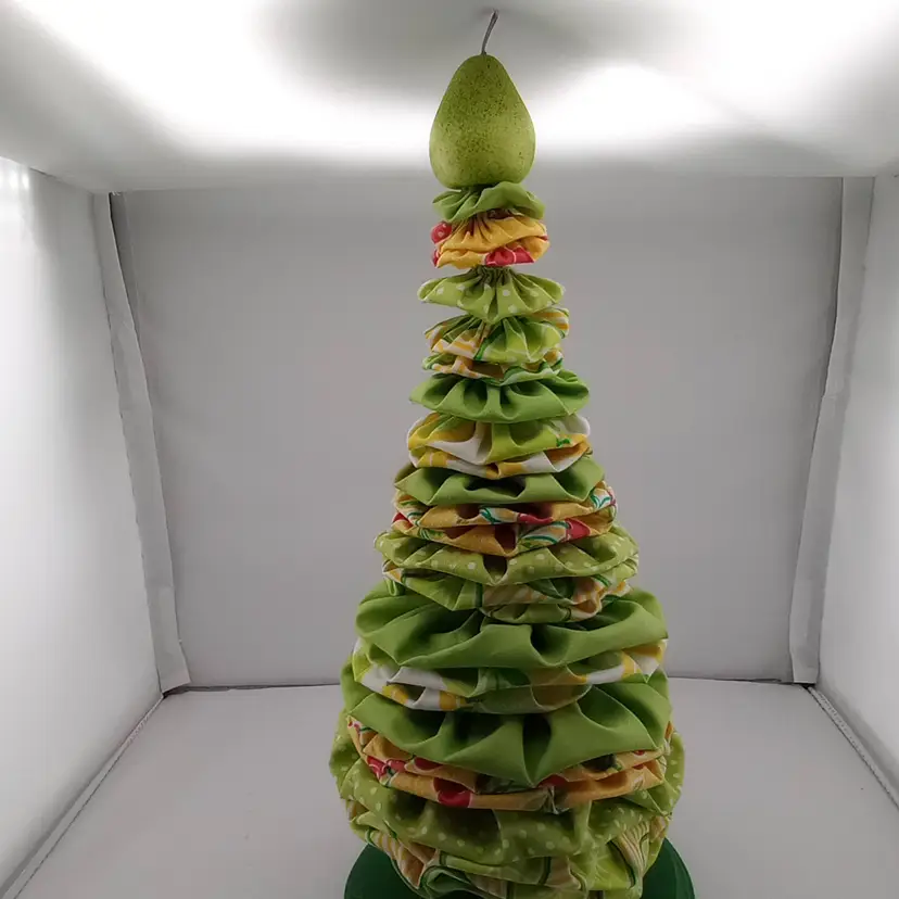 #02 Yo-yo christmas tree with pear topper