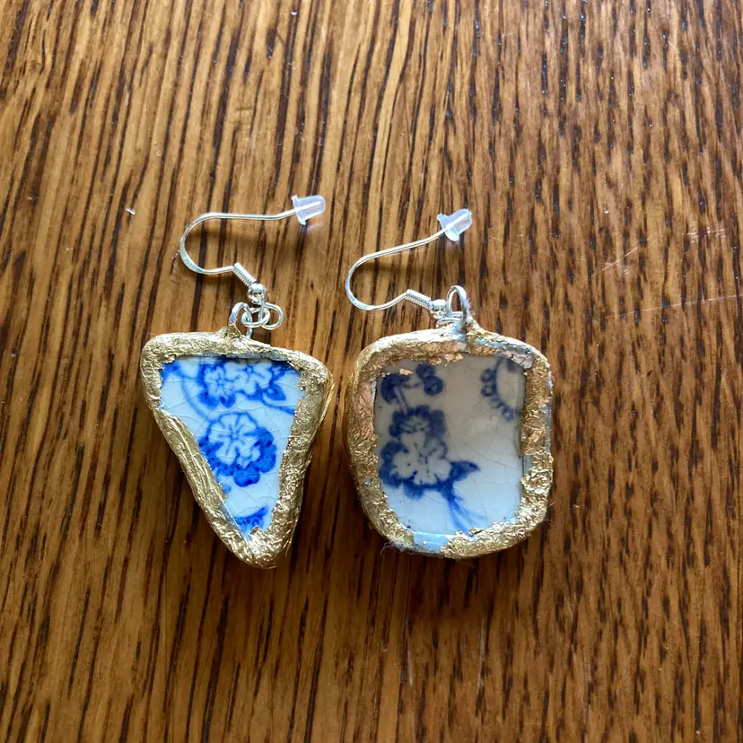 Broken Pottery Artisan Made Earrings Unbranded Blue Floral Plate Handcrafted Dangle Earrings