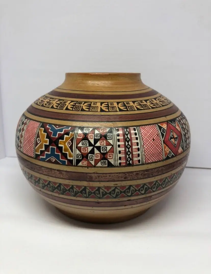 Vintage Peru Peruvian Hand-Crafted Intricate Design Pottery Vase