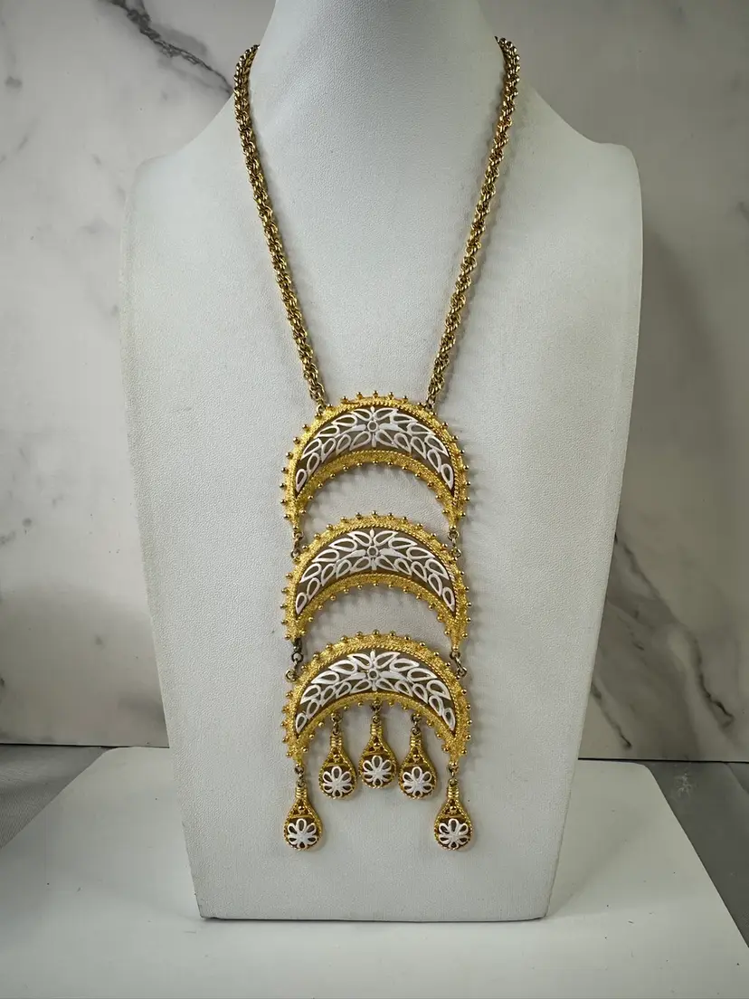 Stunning Vintage Signed Vendome Gold Tone Necklace