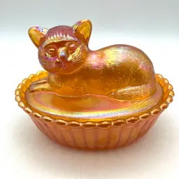 01 - Westmoreland Iridescent Honey Amber Cat On Nest - GLOWS!