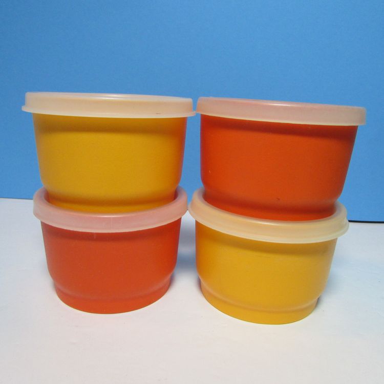 *read* lot of 4 vintage Tupperware snack small containers with lids orange and yellow