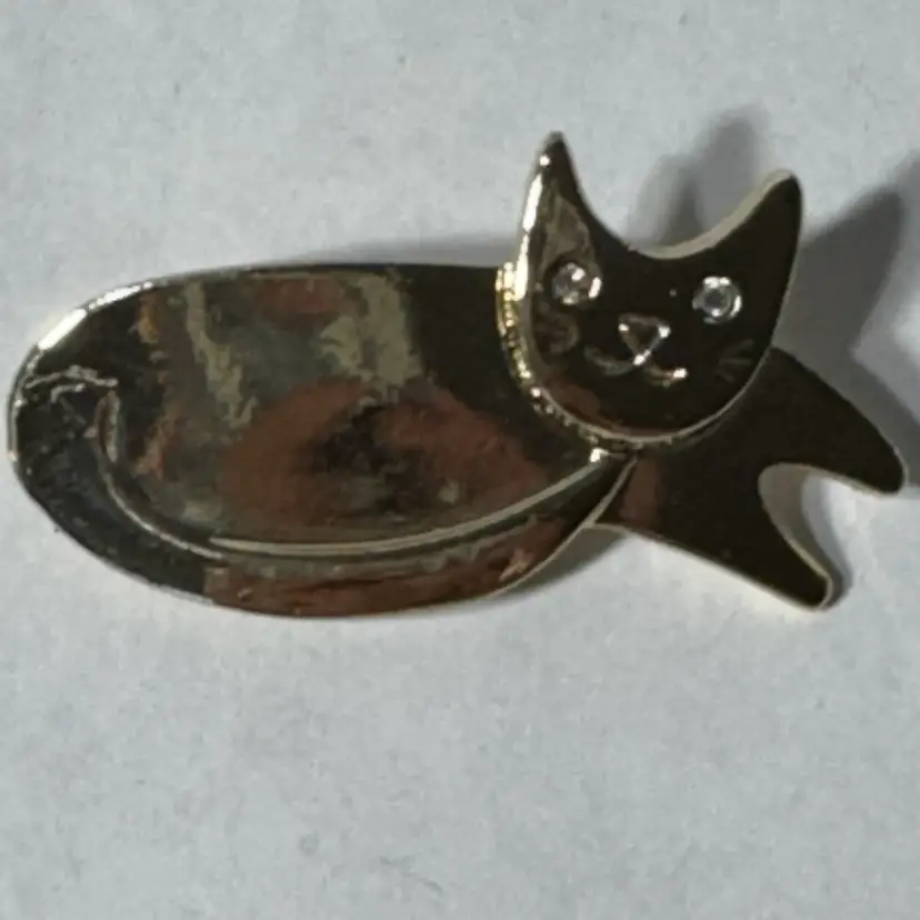 Brooch Cat w/ Rhinestone Eyes Laying Down