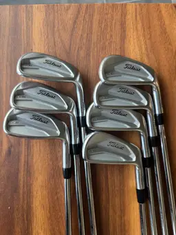 Titleist 620 CB 4-PW Nippon Modus 105 Stiff