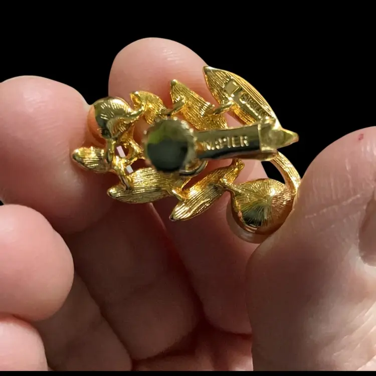 Vintage Goldtone Napier Floral Leaf& Faux Pear Clip On Earrings.