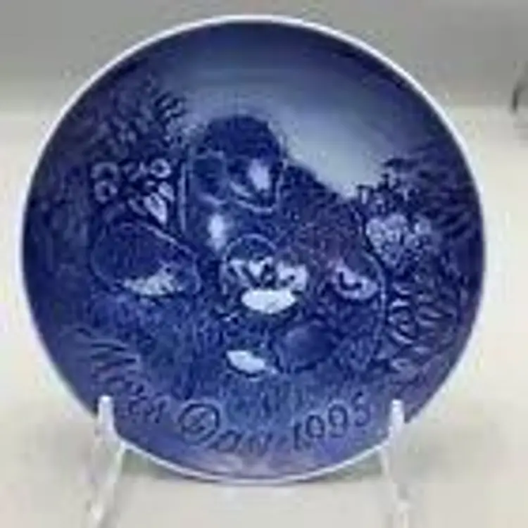 1995 Bing and Grondahl Mother’s Day Plate Hedgehog and Hoglets Wildlife Ltd Ed