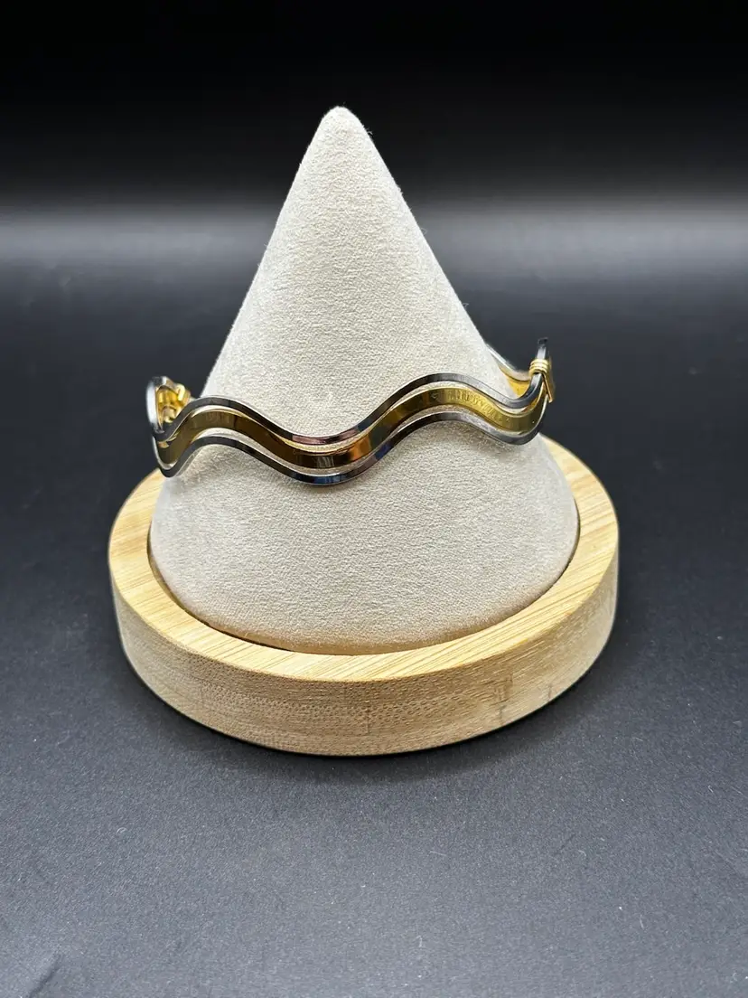 A030 - Avon Gold-tone & Silver-tone Wavy Bangle Bracelet Size 8