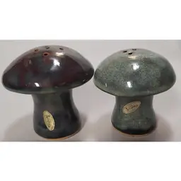 Vintage Pottery Mushroom Salt And Pepper Shakers.