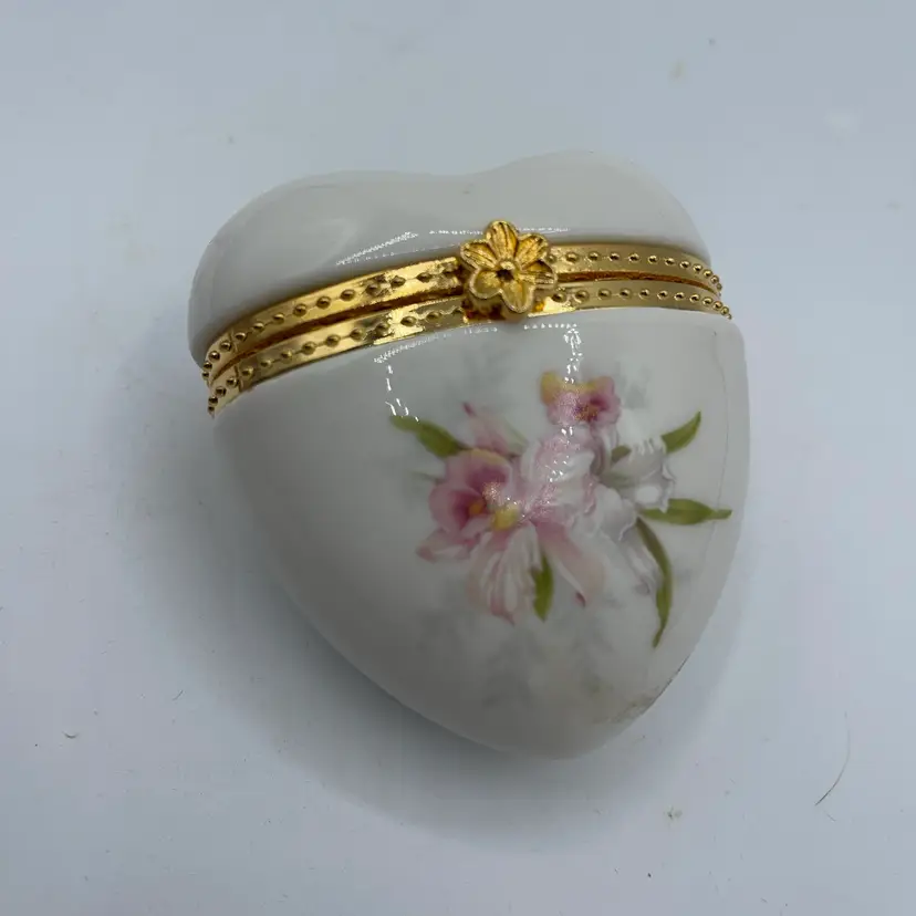 Porcelain Heart Trinket Box With Flowers