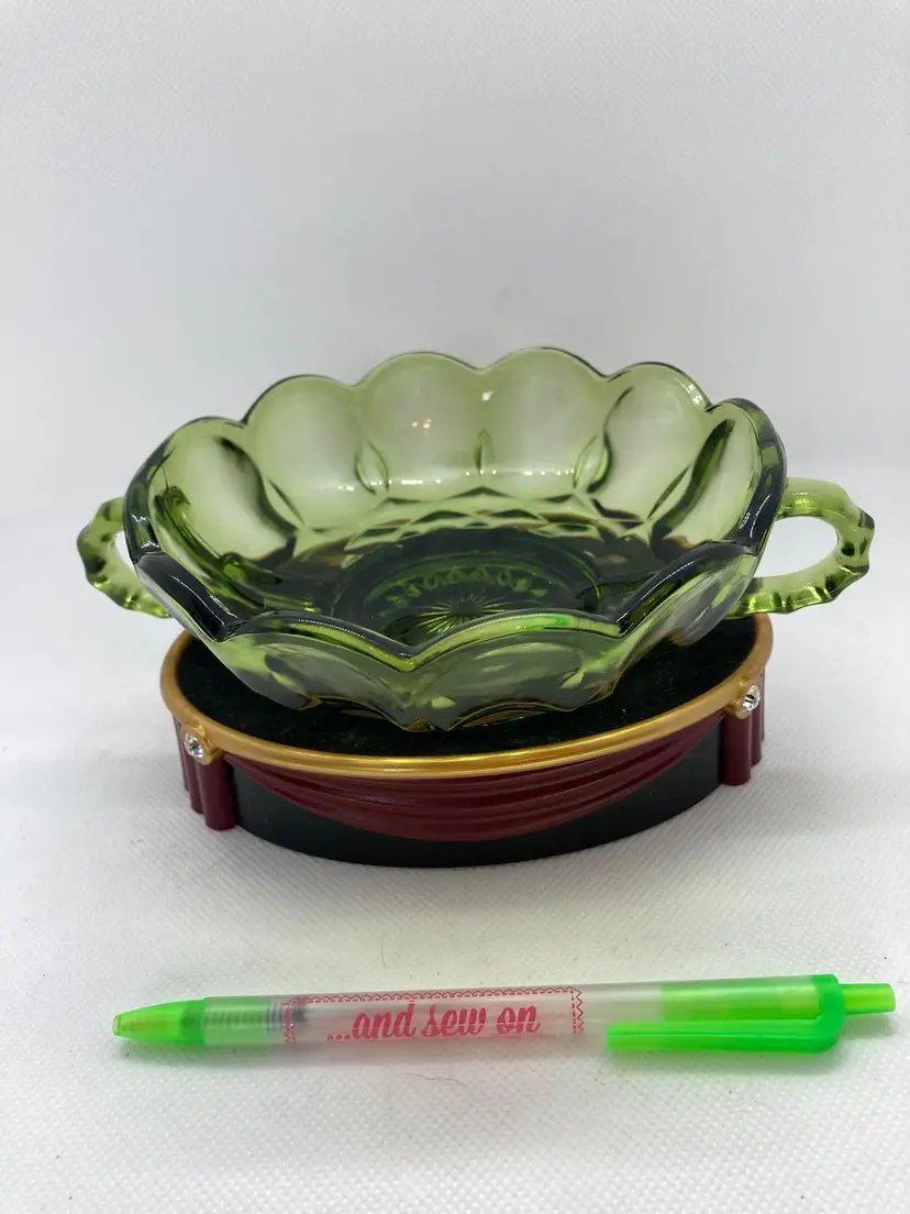 Vintage Anchor Hocking 
Avocado Green Fairfield Handle Nappy Candy Nuts Dish Bowl