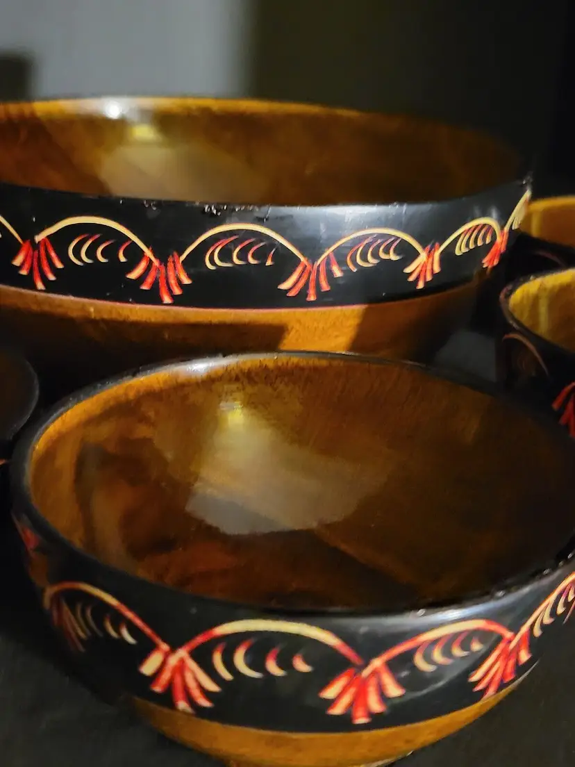 Vintage Wooden Lacquer Floral Design Glows Handcrafted Bowls Polynesian 6 Piece