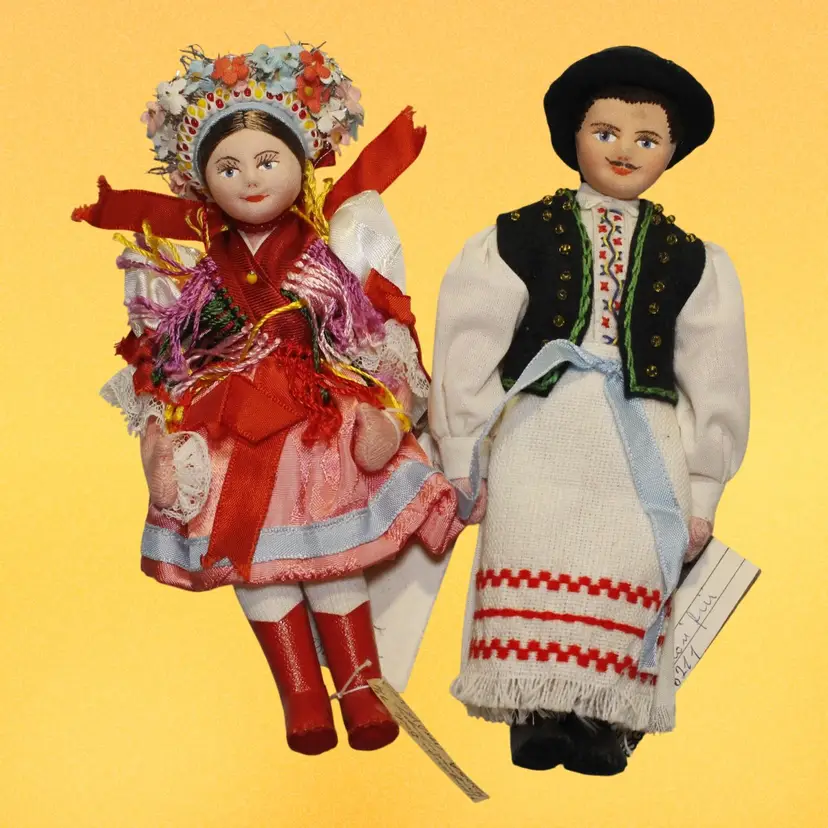 Handmade Folk Art (Hungary) Vintage 1980s Hungarian Bride & Groom Molded Face Dolls in Traditional Dress 7”