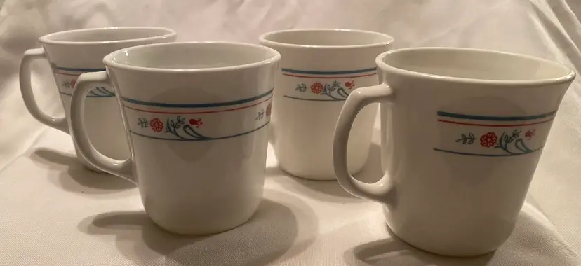 Vintage Corelle PRINCETON PRINSTON 4 Cups Mugs Red Blue Floral Nice!
