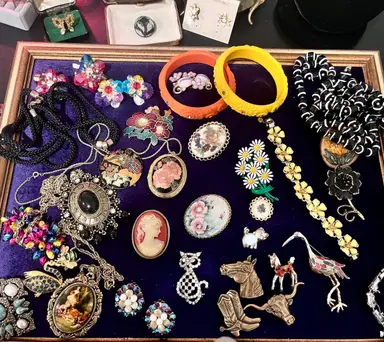 Vintage Jewelry! ❤️