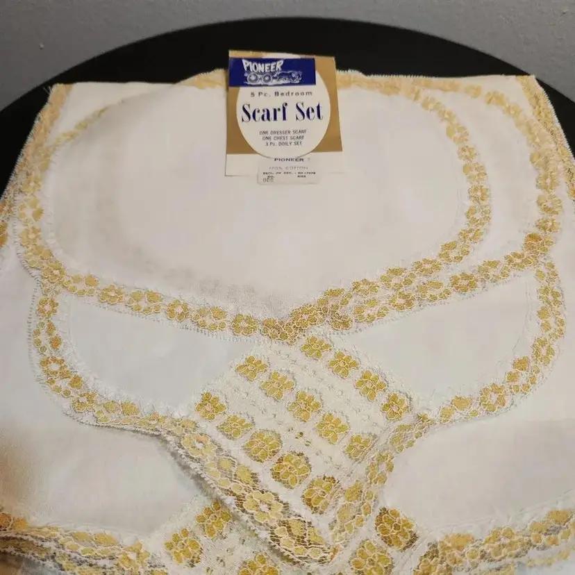5 Piece Pioneer Bedroom Scarf Set, Yellow Lace and Ivory Cotton