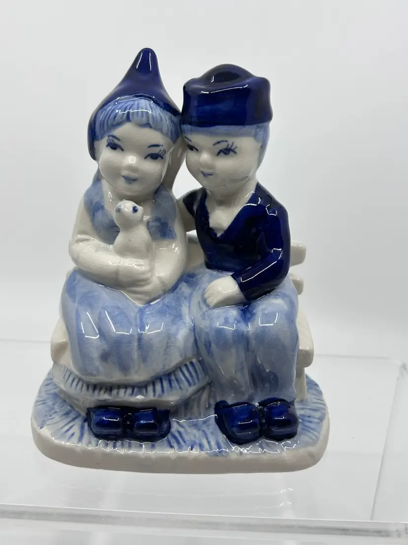 Vintage Delft Blue Holland Hand Painted Boy & Girl Couple Sitting On Bench With Kitty
