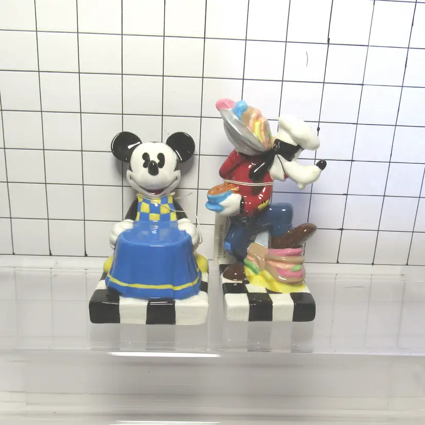 Disney Mickey & Goofy Salt & Pepper Shaker Set