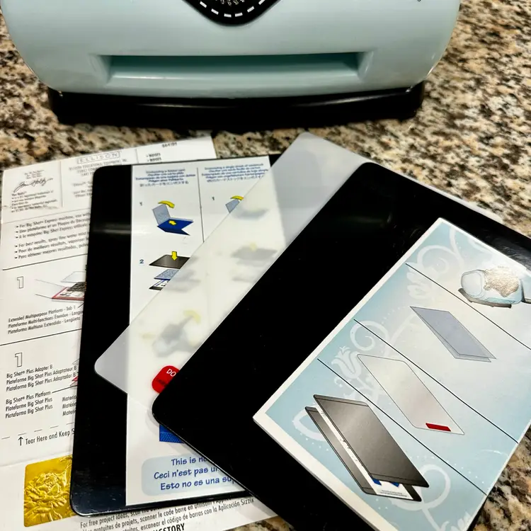 Sizzix Texture Boutique Die Cutting Machine With Plates