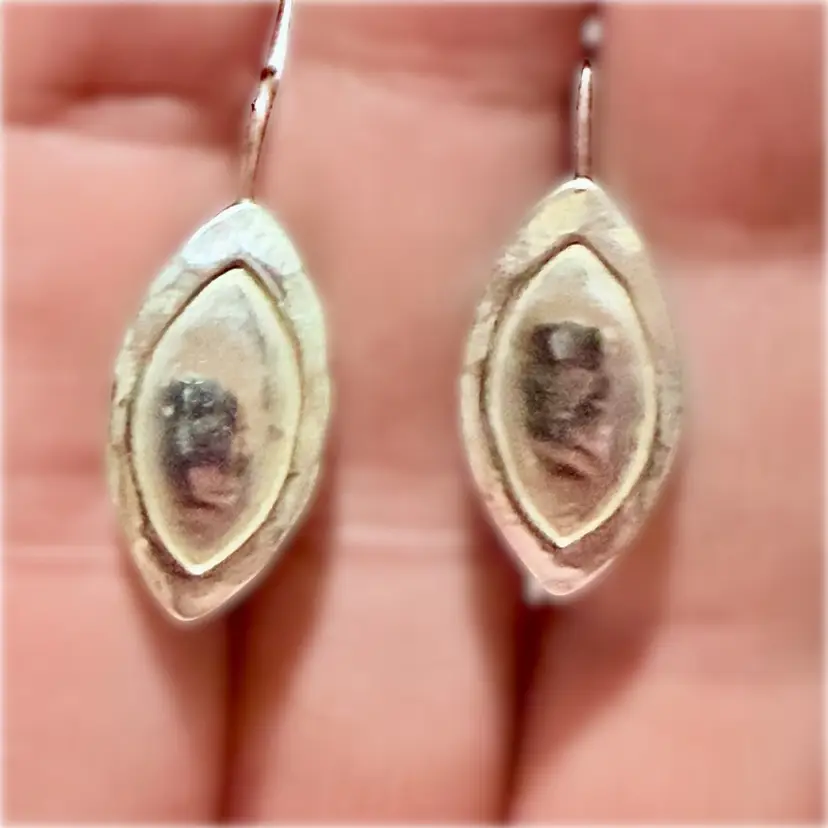 Vintage Signed Marjorie Baer San Francisco Hammered Silvertone Pierced Earrings (KK)