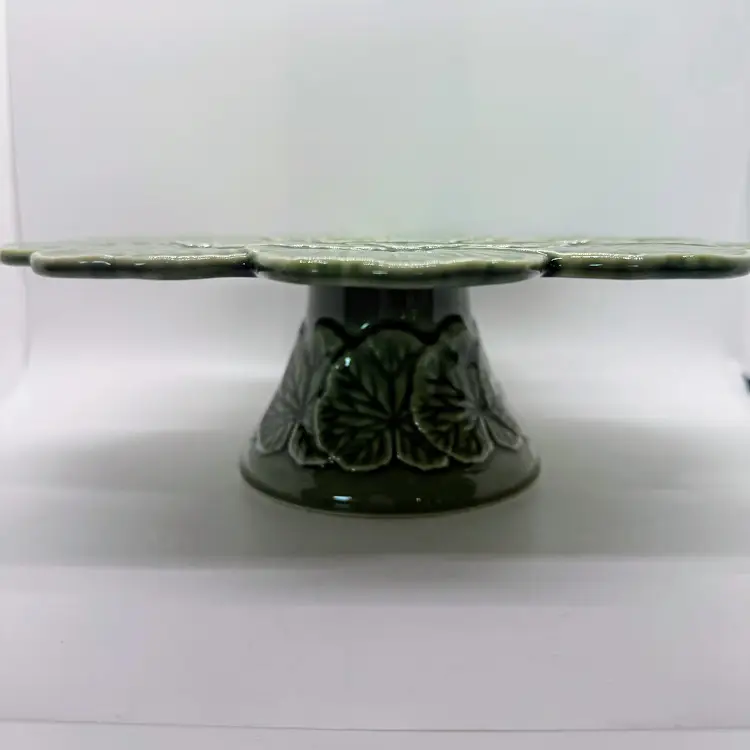 Bordallo Pinheiro Geranium Green 11" Diameter Pedestal Cake Stand Portugal Chip