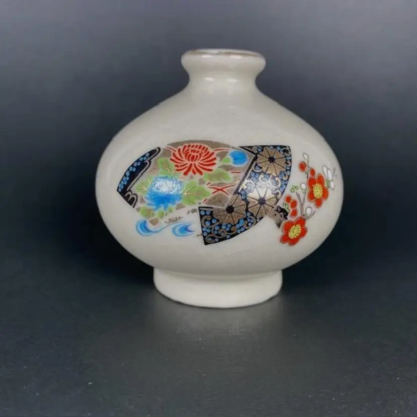 Satsuma Miniature Floral Beige/Cream Vase Made in Japan 3"