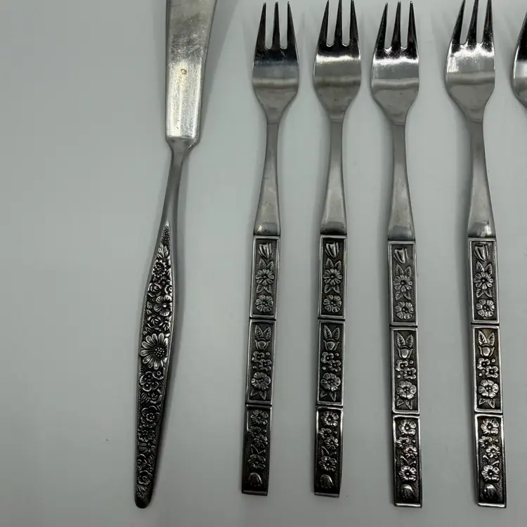 8 Pc Vintage Oneida Northland Japan SPRING FEVER Stainless Seafood Forks & Spreaders