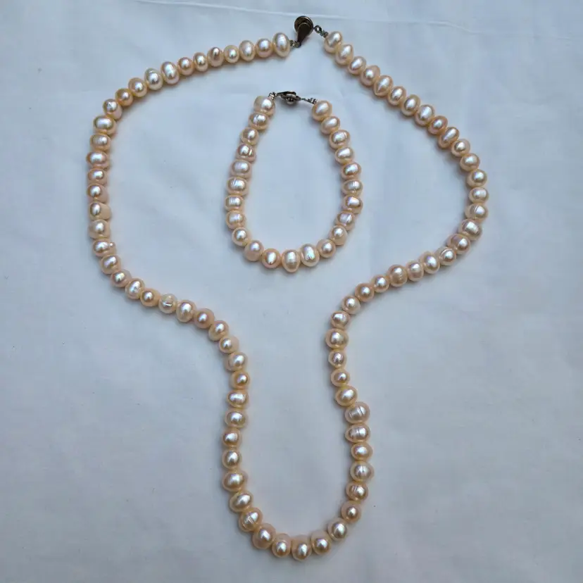 Freshwater Pearl Set Necklace (24") and Bracelet (7½")  Teng Yue (On Clasp) Used