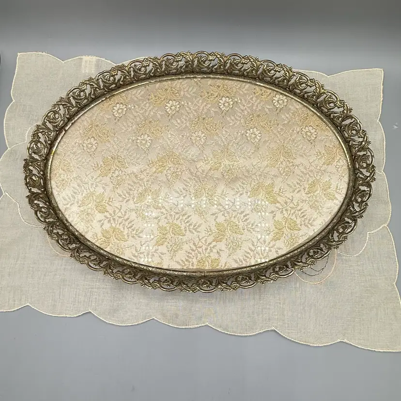 🐞Vtg Gold Tone Oval Vanity Tray with Floral Lace Fabric Base 14x9”