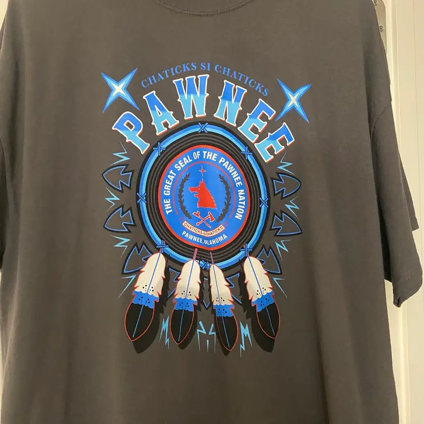 Mens Graphic Tee T Shirt 2XL Gray Pawnee Indian Nation Seal Feathers Chaticks Ok