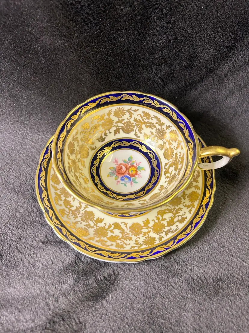 Paragon Double Warrant Gold & Cobalt Blue Floating Rose Tea Cup &Saucer Vtg 1952
