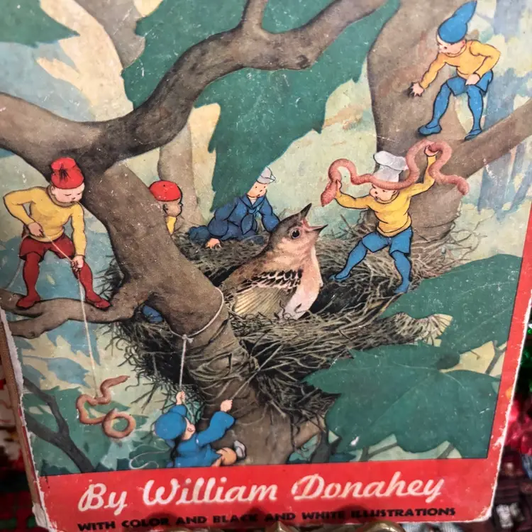 E-1945 Teenie Weenie Neighbors Children’s Book Delicate Condition Beautiful Graphics