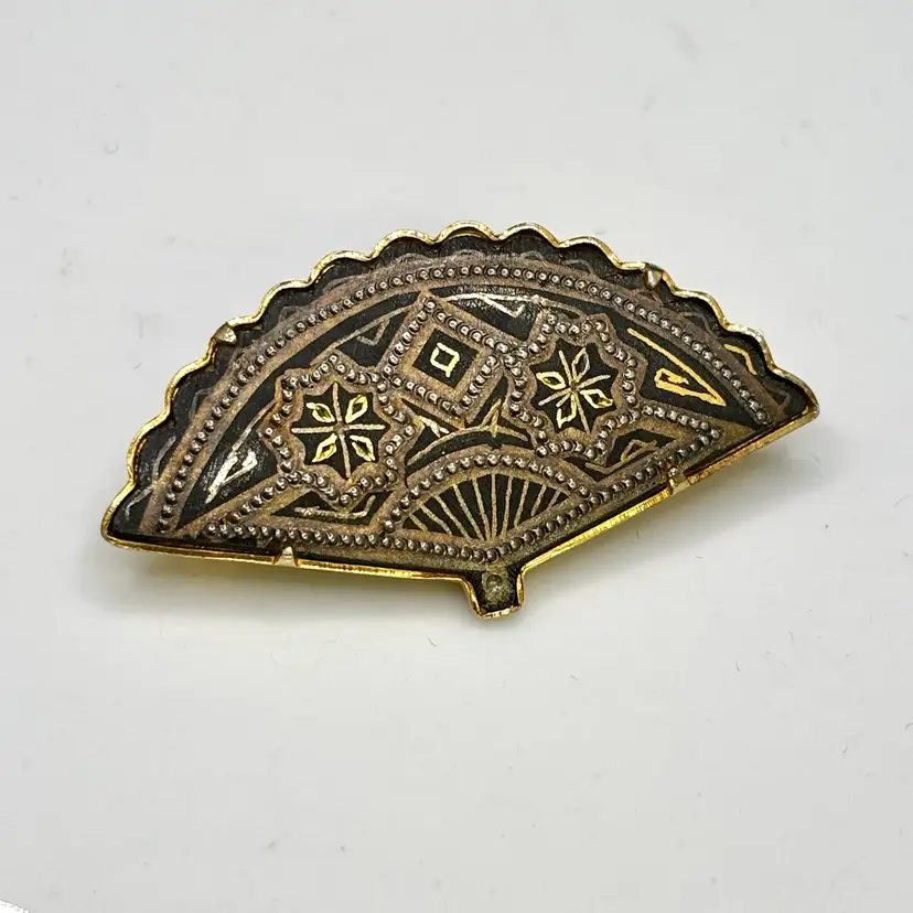 Fan Damascene Gold Tone 1.5” Brooch