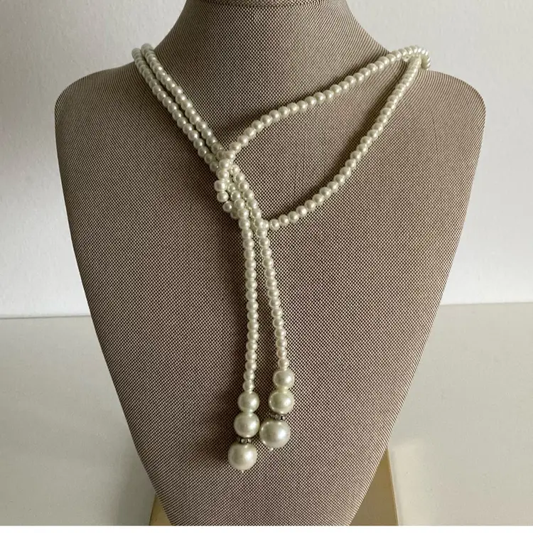 Vintage Faux Pearl Lariat Necklace With Crystal Rhinestone Details