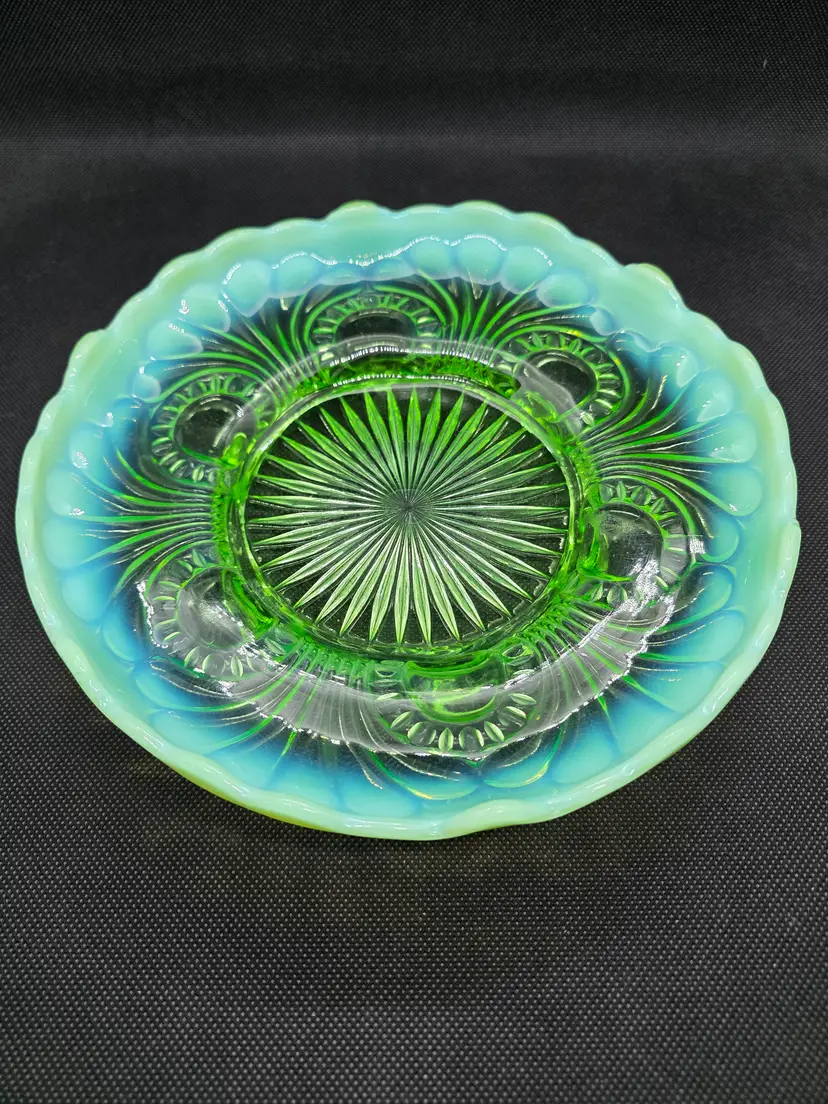 Opalescent Green 1907 "Tokyo" Depression Glass Dish