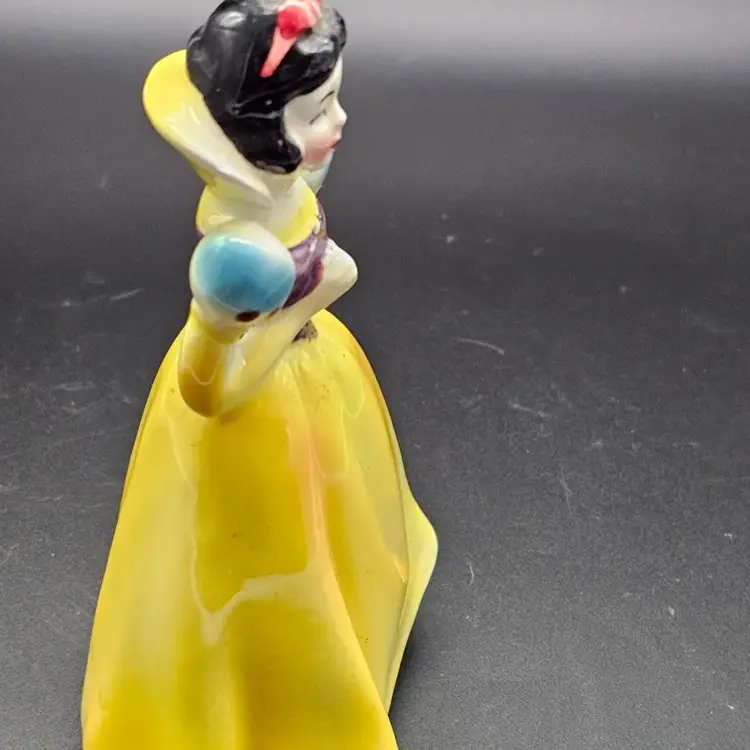 Vtg Disney Snow White 1960 Wales Porcelain Figurine