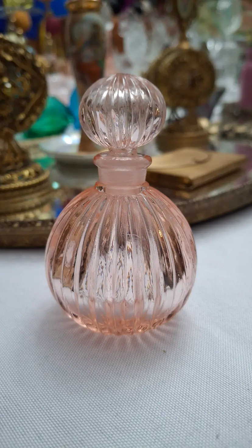 119 Pink Ribbed Glass Perfume Bottle w/ Stopper – Vintage Vanity Piece