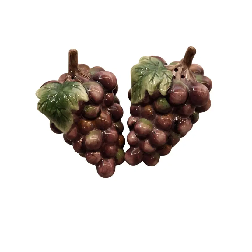 Vintage Pacific Rim Ceramic Grape Cluster Salt & Pepper Shaker Set