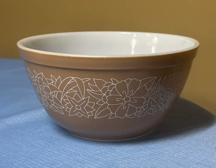 Pyrex woodland brown mixing bowl 1 1/2 qt #402