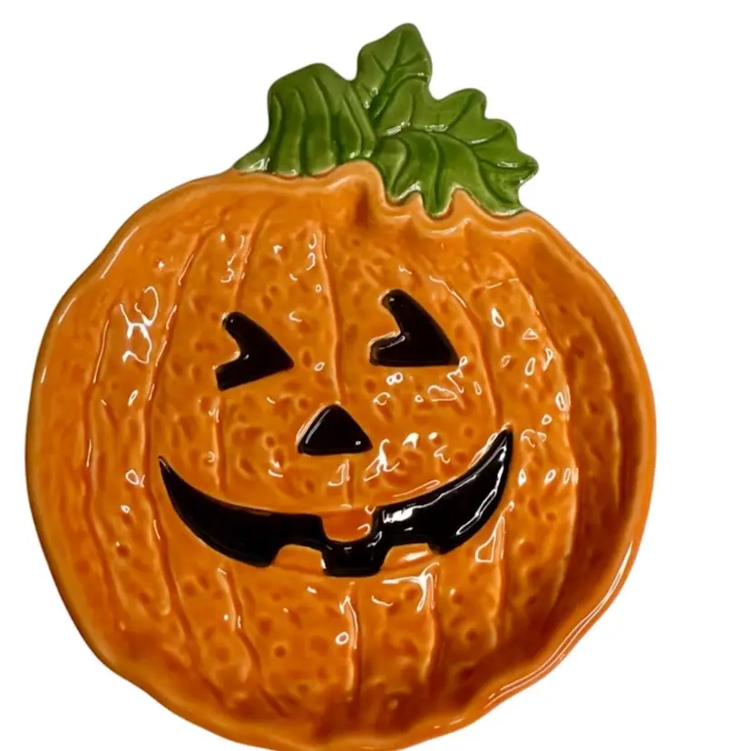 Jack-O-Lantern Trinket Dish Shelf Decor
Orange/Green/Black Taiwan Glows
6-3/4” L x 5-3/4” W