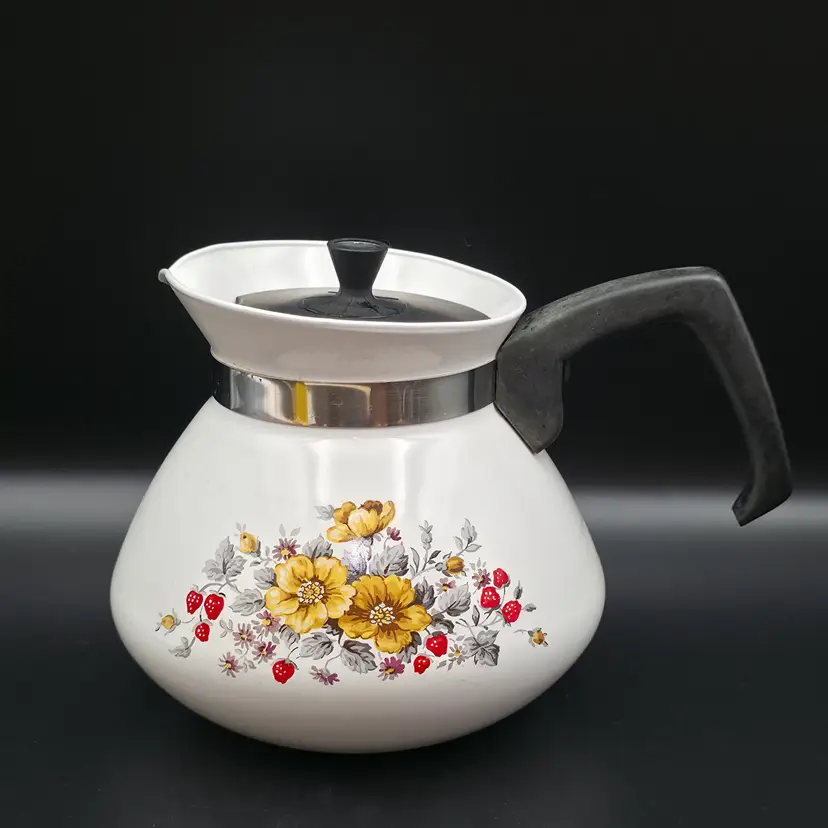 Vintage Corning Ware Bantry "Garden of Teapots" 6 Cup Tea Pot Yellow Flowers and Strawberries