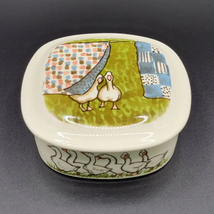 Vintage Pfaltzgraff Country Collection by Bobbi Becker goose lidded trinket dish.