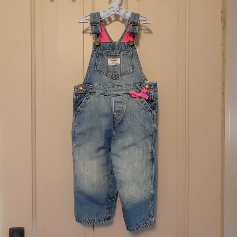 Kids- Brand: Oshkosh B'Gosh. Size 18 months. Overalls. Material- 100% cotton, Lining 100% polyester. No callouts.
