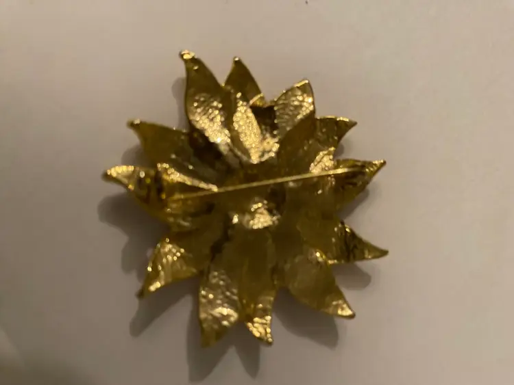 POINSETTIA BROOCH OR PIN