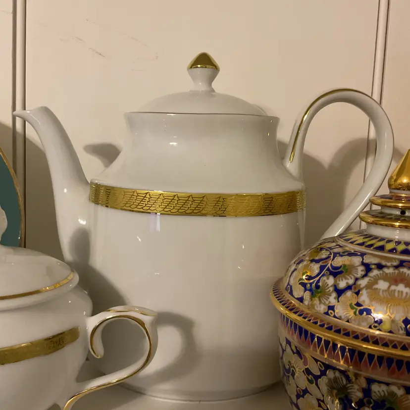 🎉White Porcelain Gold Etched Band Teapot