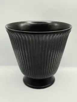Wedgwood Etruria Ravenstone Ribbed Matte Black Vase or Planter (4.75" x 4.75") from the 1970s