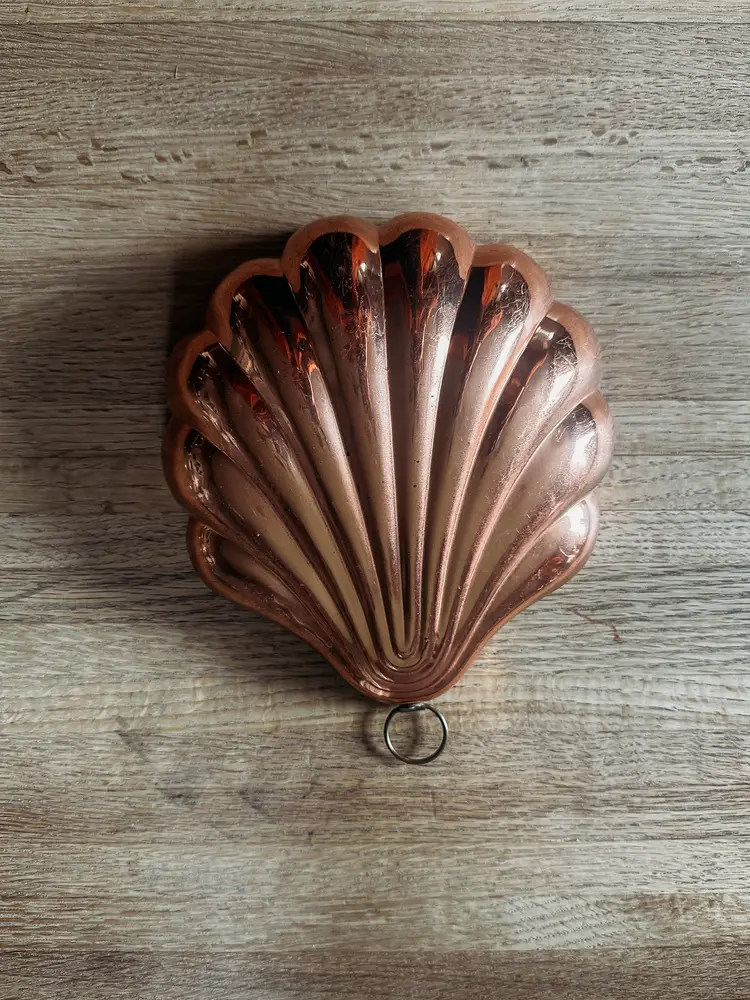 Vintage Copper Clam Shell Hanging Mold - made in Korea
