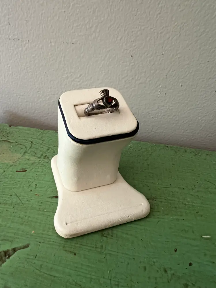Vintage Sterling Claddagh & Garnet Ring. Size 5. Irish Celtic Heart 925