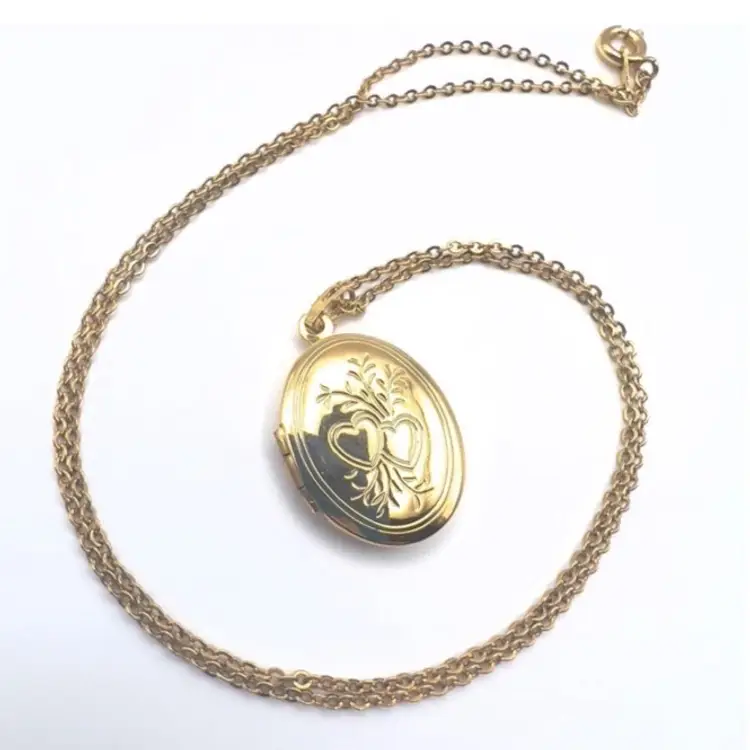 Elegant Gold Tone Locket Necklace